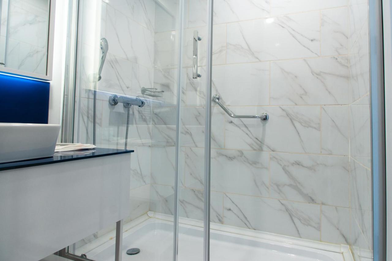 Orbi City - Aparthotel Near The Beach Batumi Bagian luar foto