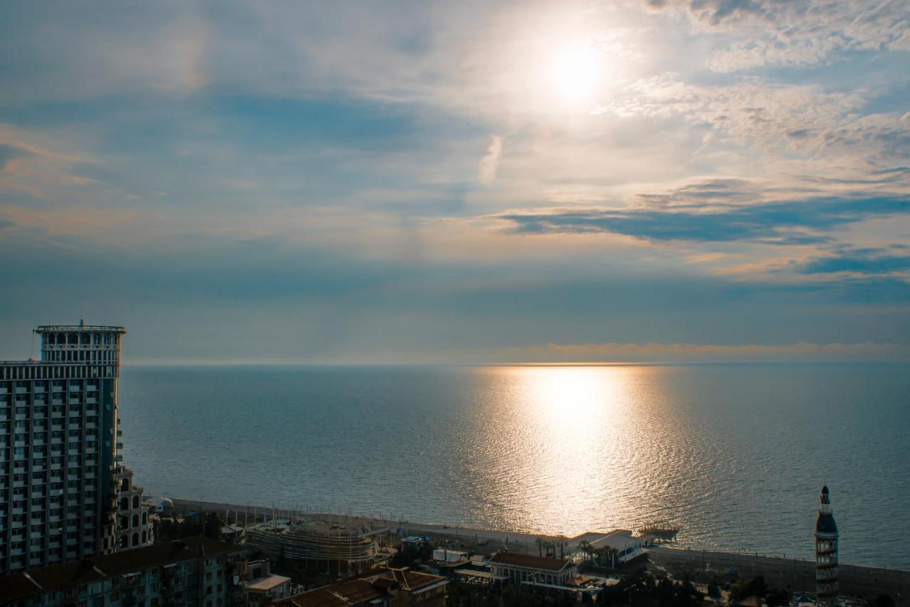 Orbi City - Aparthotel Near The Beach Batumi Bagian luar foto