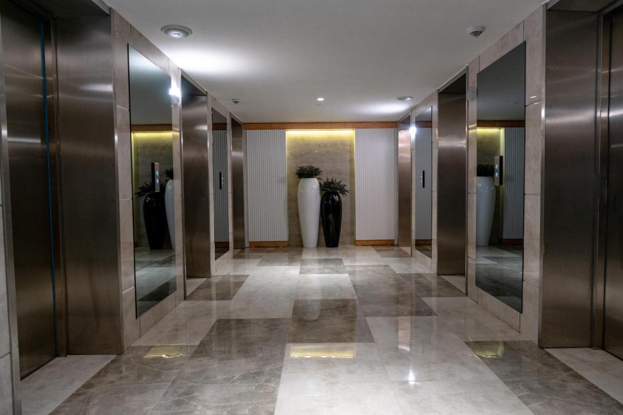 Orbi City - Aparthotel Near The Beach Batumi Bagian luar foto